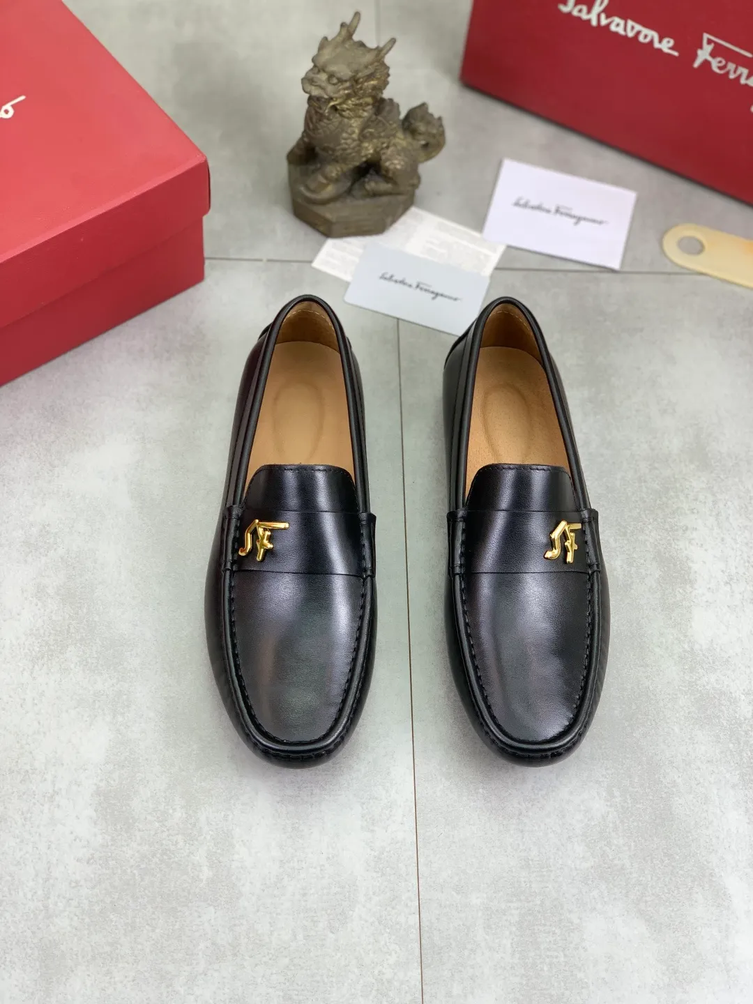 Men's Men's Shoes 💰P380💰【New Style】Water-dyed Pigli 🆘【Salvatore Ferragamo】Men's latest casual beanie shoes! Available at counters simultaneously! The fabric is made of specially imported original calfskin, and the interior is made of imported water-dyed pigskin. It is absolutely luxurious and leads the fashion trend. Matching code: 38-45 3️⃣colors available